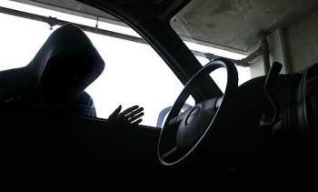 Mobil tak dikunci, barang berharga warga Inhu lesap saat di Kandis Siak